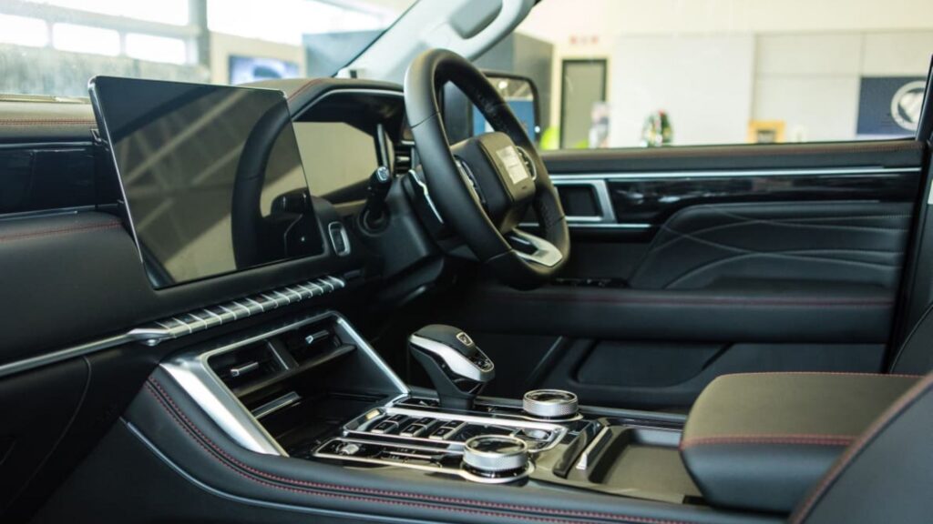 Foton V9 4x4 Leather interior