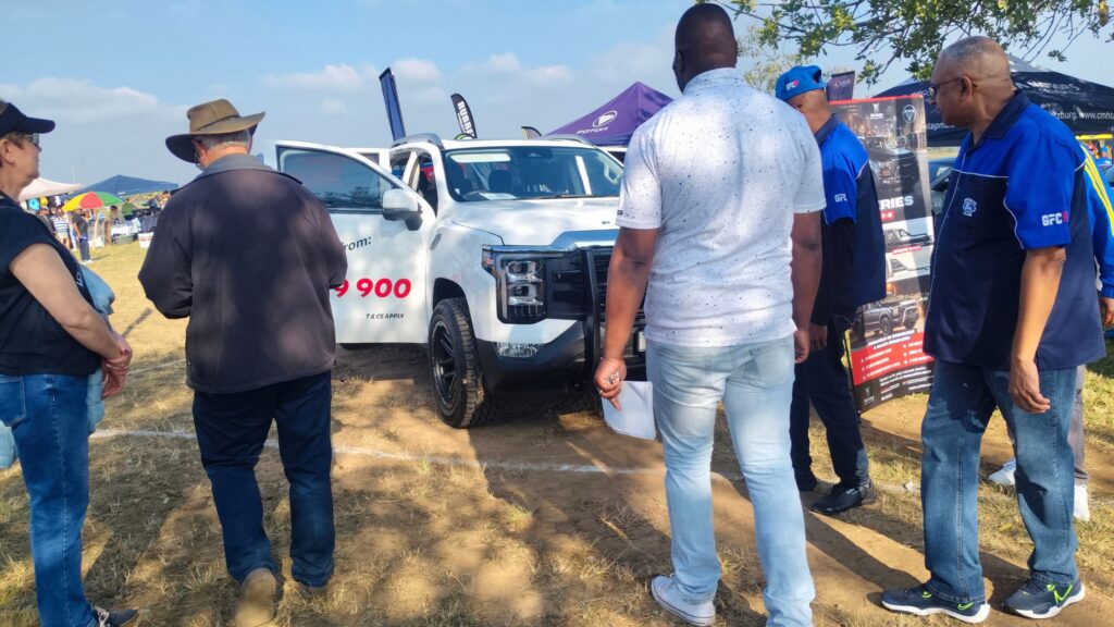 CMH Foton PMB - Tunland V7 Side - Cars In The Park 1